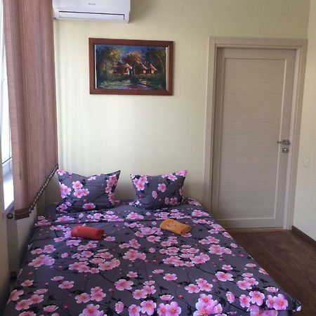 Room In The Guest House Odessa Exterior foto